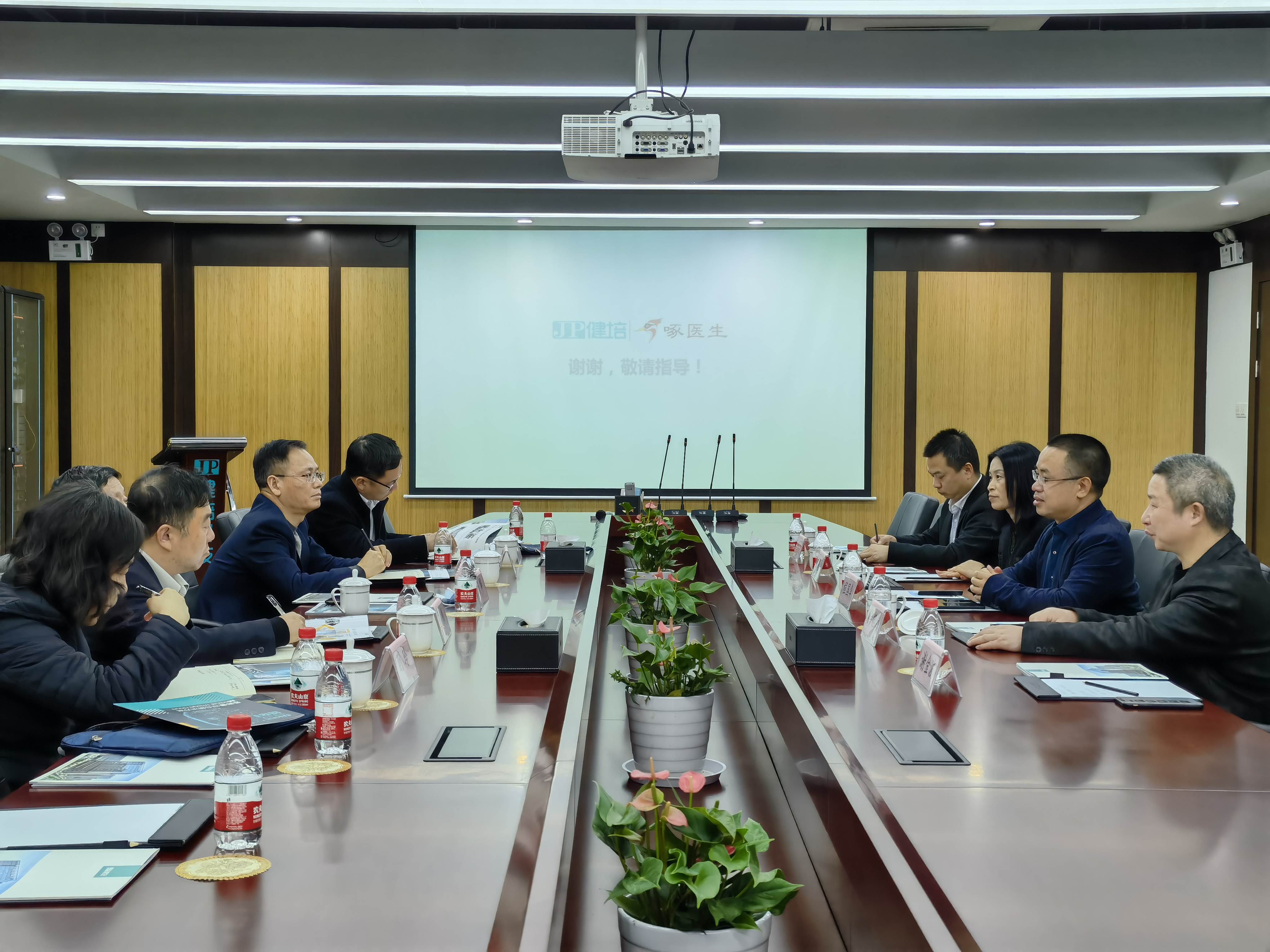 浙江省医疗保障局党组书记、局长杨烨一行莅临谈球吧科技考察指导