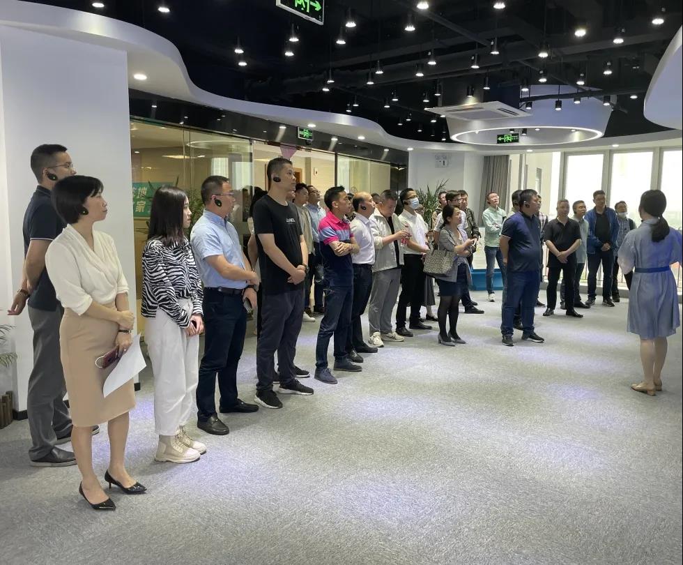助推数字化小镇建设：浙江省各地领导干部考察团莅临谈球吧科技