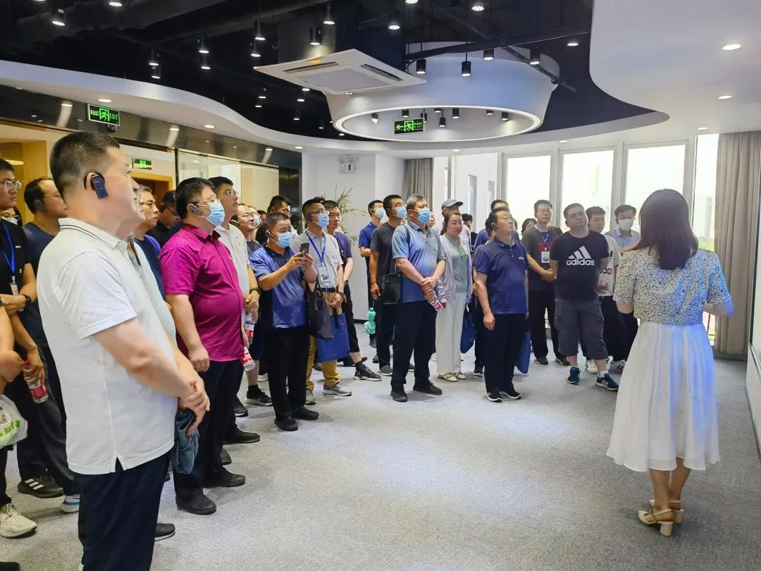 德州市深化放管服改革、优化营商环境专题考察团一行莅临谈球吧科技考察调研