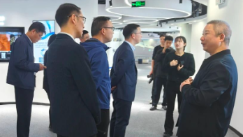 萧山区副区长、公安分局局长张亮一行赴谈球吧科技开展“助企服务”活动