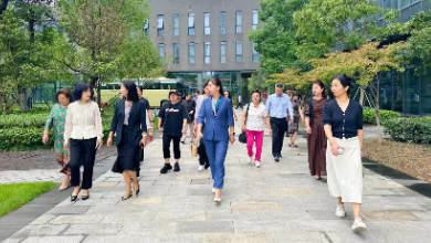 江苏省无锡市妇联党组成员、副主席朱芳一行莅临谈球吧科技考察调研