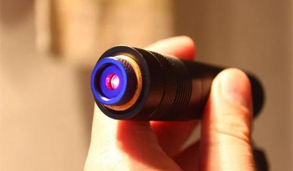 国家强制性标准:消费类激光指示器产品安全标准出台在即(图1) 国家强制性标准:消费类激光指示器产品安全标准出台在即(图1)